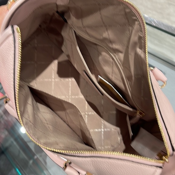 MICHAEL KORS 
Carine Large Pebbled Leather Top Zip Satchel
Powder Blush
NWT - Picture 10 of 16